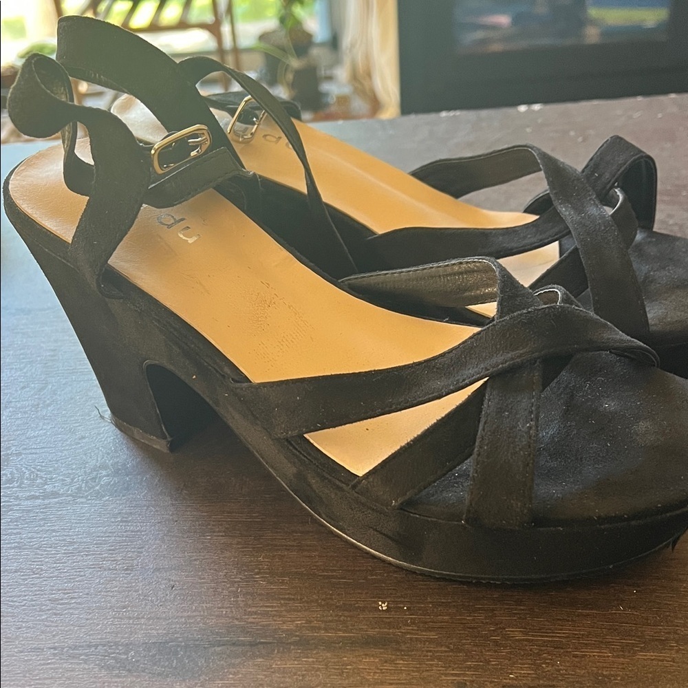 Jiu Du Black Wedge Sandals